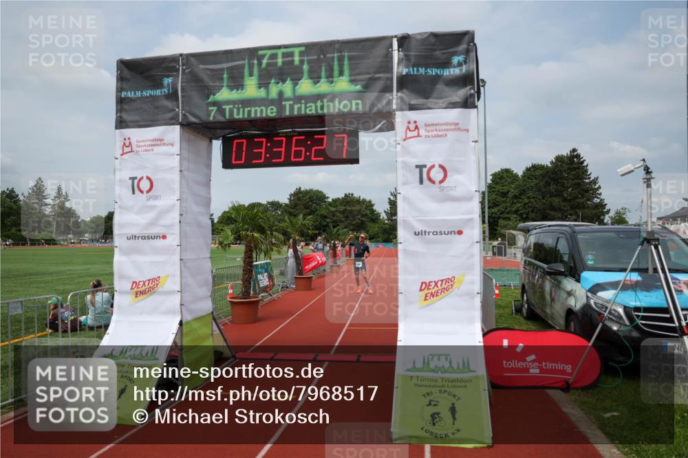 15.06.2025 - 7 Türme Triathlon Michael Strokosch http://msf.ph/oto/7968517 15.06.2025 13:36:26 Ziel 460 meine-sportfotos.de