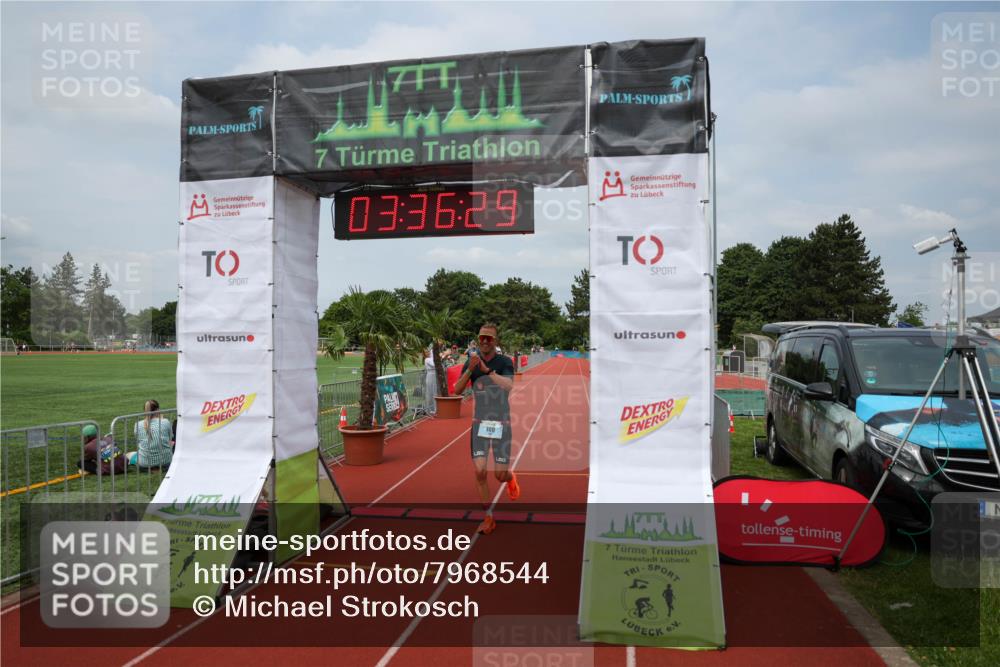15.06.2025 - 7 Türme Triathlon Michael Strokosch http://msf.ph/oto/7968544 15.06.2025 13:36:29 Ziel 460 meine-sportfotos.de