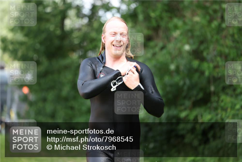 15.06.2025 - 7 Türme Triathlon Michael Strokosch http://msf.ph/oto/7968545 15.06.2025 12:54:57 Schwimmen 157, 701, 719, 723, 740, 762, 846, 881, 916, 939, 945, 950, 952, 1019, 1024, 1152, 1182 meine-sportfotos.de