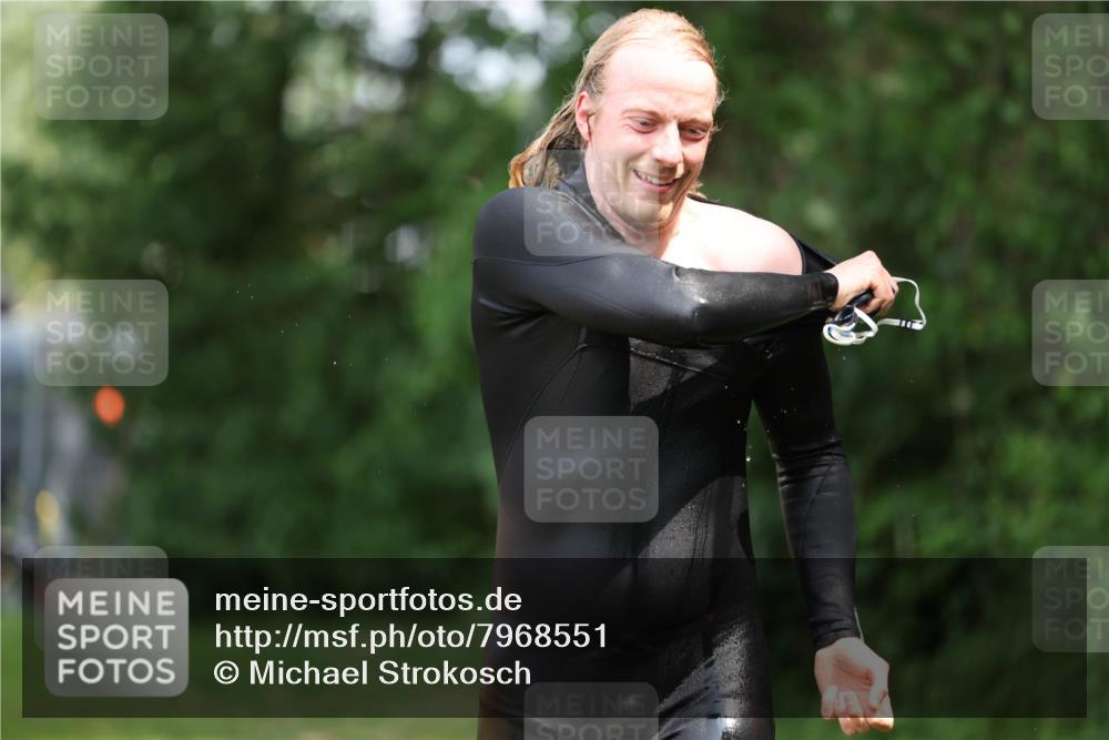 15.06.2025 - 7 Türme Triathlon Michael Strokosch http://msf.ph/oto/7968551 15.06.2025 12:54:57 Schwimmen 157, 701, 719, 723, 740, 762, 846, 881, 916, 939, 945, 950, 952, 1019, 1024, 1152, 1182 meine-sportfotos.de