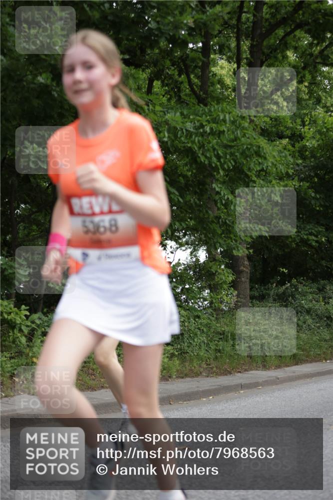 15.06.2025 - REWE Women's Run Jannik Wohlers http://msf.ph/oto/7968563 15.06.2025 10:03:50 Laufen 5368 meine-sportfotos.de