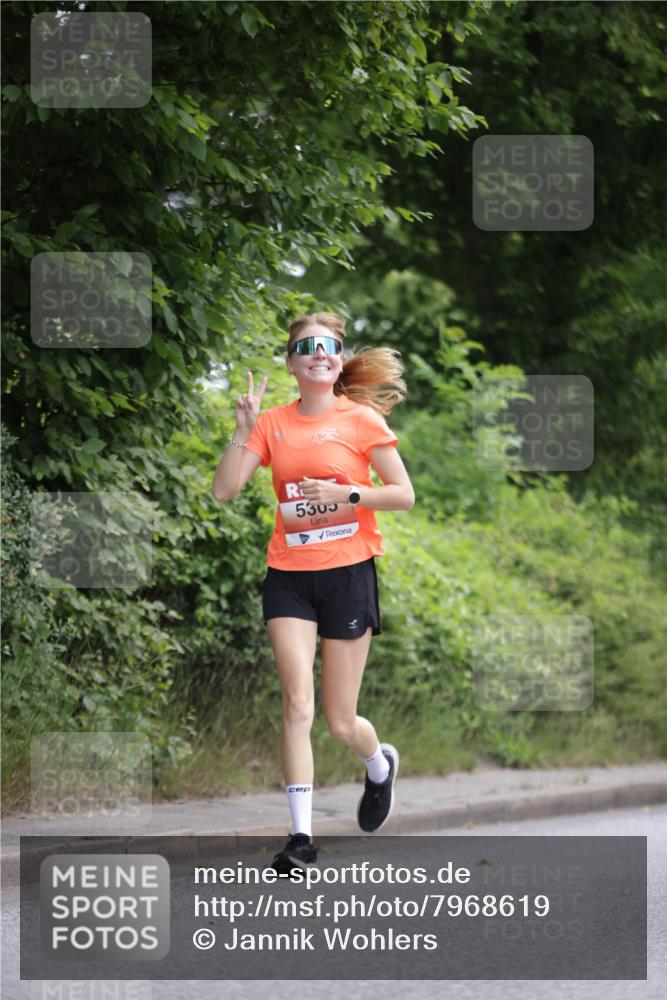 15.06.2025 - REWE Women's Run Jannik Wohlers http://msf.ph/oto/7968619 15.06.2025 10:03:55 Laufen 5303 meine-sportfotos.de