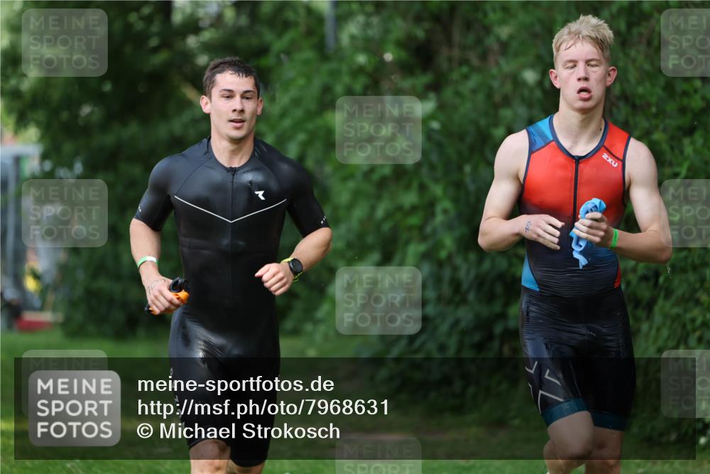 15.06.2025 - 7 Türme Triathlon Michael Strokosch http://msf.ph/oto/7968631 15.06.2025 12:55:08 Schwimmen 157, 701, 723, 727, 745, 762, 769, 772, 801, 846, 859, 865, 881, 950, 952, 1019, 1024, 1152 meine-sportfotos.de