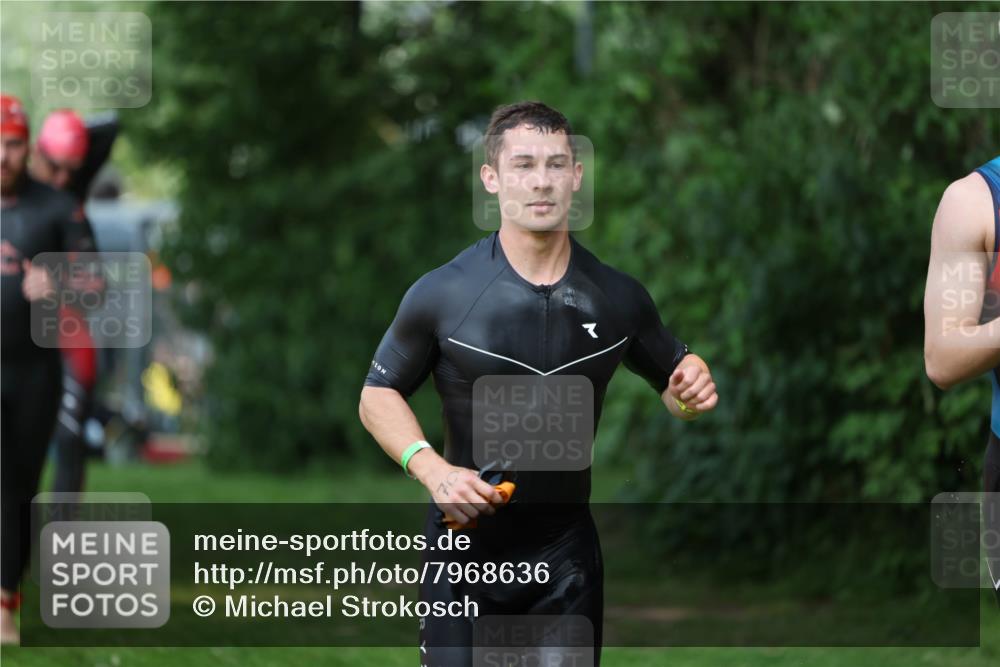 15.06.2025 - 7 Türme Triathlon Michael Strokosch http://msf.ph/oto/7968636 15.06.2025 12:55:08 Schwimmen 157, 701, 723, 727, 745, 762, 769, 772, 801, 846, 859, 865, 881, 950, 952, 1019, 1024, 1152 meine-sportfotos.de