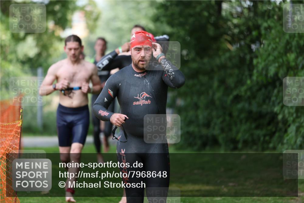 15.06.2025 - 7 Türme Triathlon Michael Strokosch http://msf.ph/oto/7968648 15.06.2025 12:55:10 Schwimmen 157, 701, 723, 727, 745, 762, 769, 772, 801, 846, 859, 865, 881, 950, 952, 1019, 1075, 1152 meine-sportfotos.de