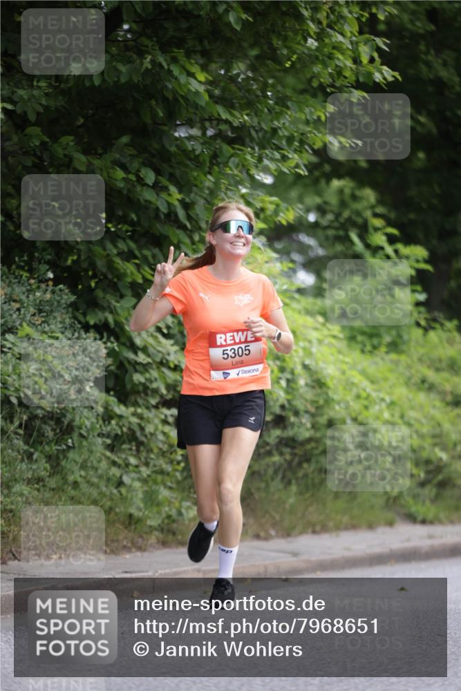 15.06.2025 - REWE Women's Run Jannik Wohlers http://msf.ph/oto/7968651 15.06.2025 10:03:56 Laufen 5305 meine-sportfotos.de