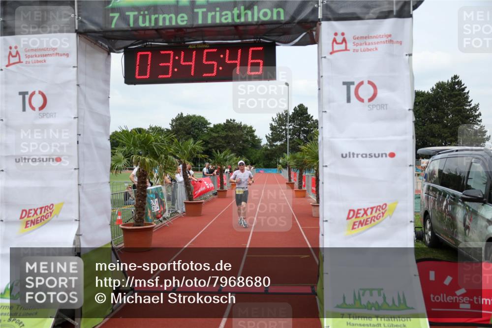 15.06.2025 - 7 Türme Triathlon Michael Strokosch http://msf.ph/oto/7968680 15.06.2025 13:45:46 Ziel 916 meine-sportfotos.de