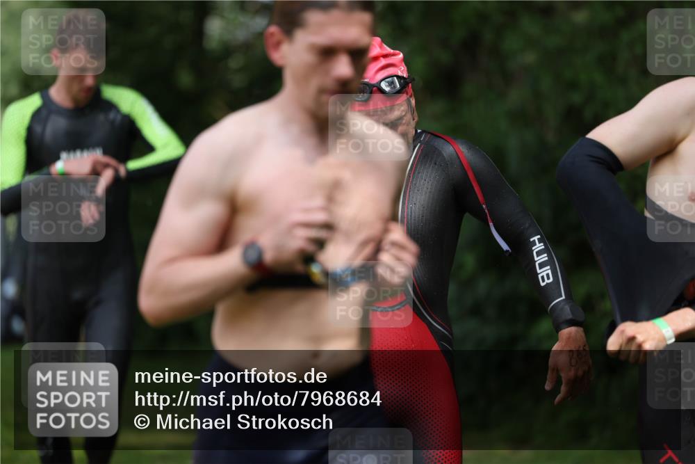 15.06.2025 - 7 Türme Triathlon Michael Strokosch http://msf.ph/oto/7968684 15.06.2025 12:55:13 Schwimmen 157, 701, 723, 727, 745, 762, 769, 772, 784, 801, 846, 859, 865, 881, 950, 952, 1019, 1075, 1152 meine-sportfotos.de