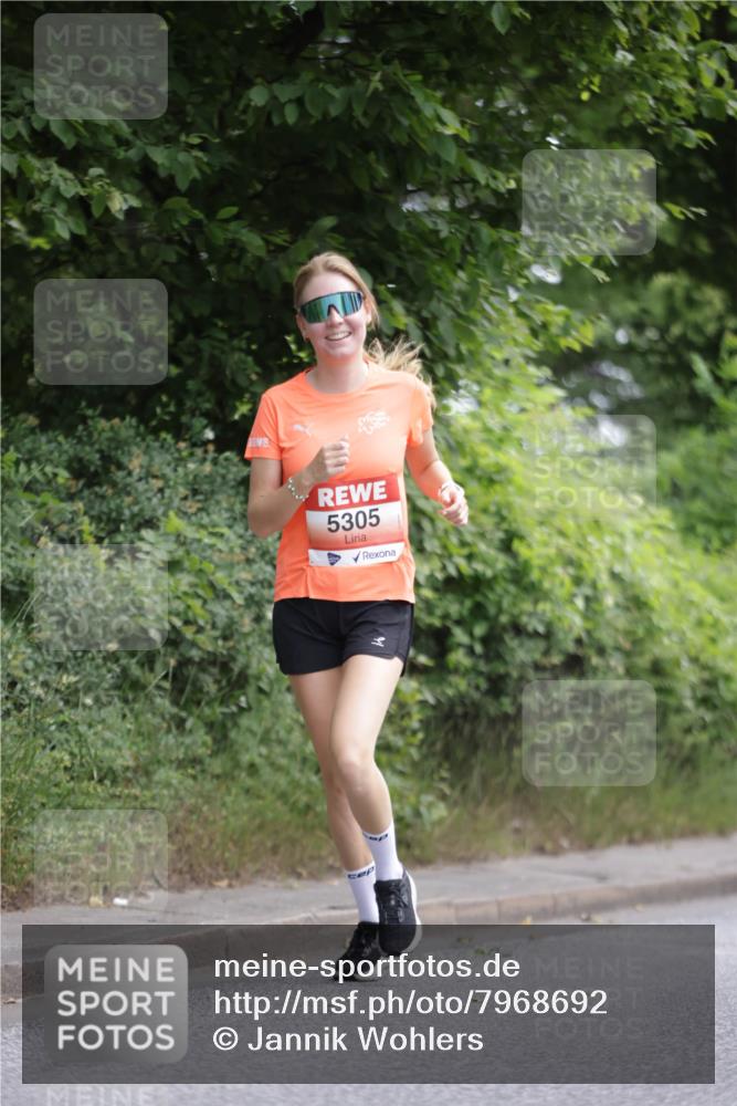 15.06.2025 - REWE Women's Run Jannik Wohlers http://msf.ph/oto/7968692 15.06.2025 10:03:56 Laufen 5305 meine-sportfotos.de