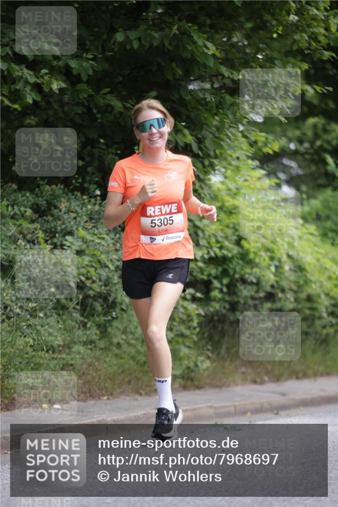 15.06.2025 - REWE Women's Run Jannik Wohlers http://msf.ph/oto/7968697 15.06.2025 10:03:56 Laufen 5305 meine-sportfotos.de