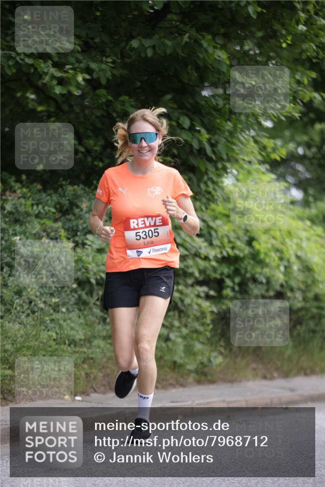 15.06.2025 - REWE Women's Run Jannik Wohlers http://msf.ph/oto/7968712 15.06.2025 10:03:56 Laufen 5305 meine-sportfotos.de