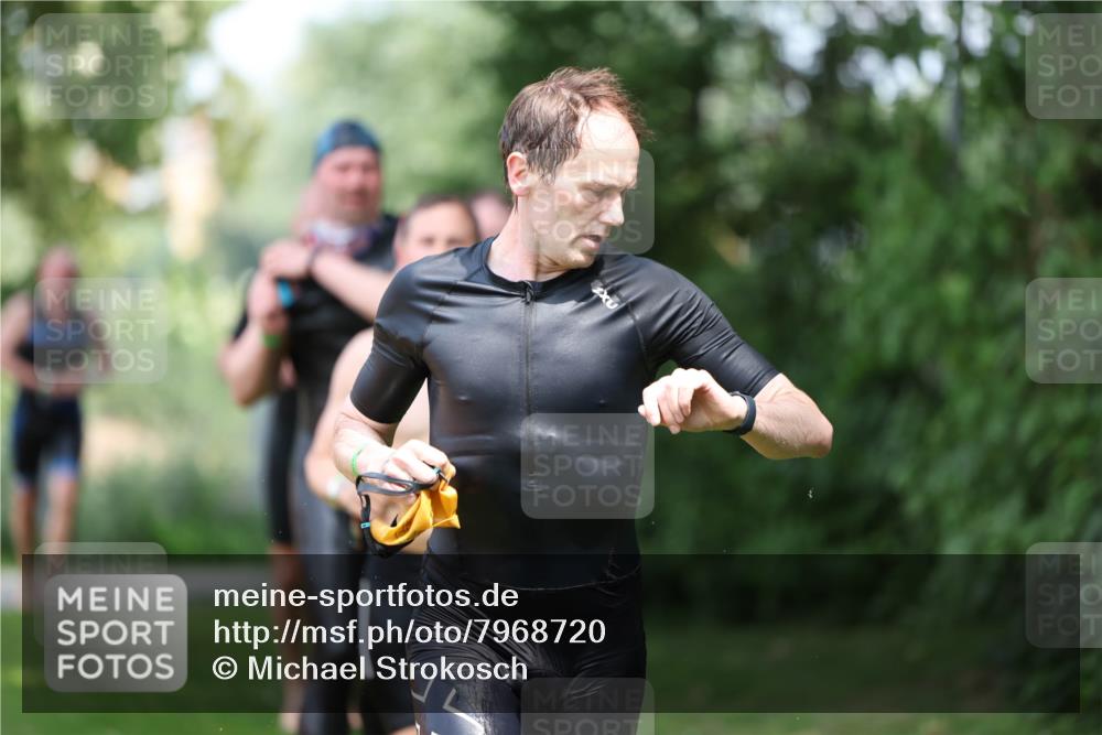 15.06.2025 - 7 Türme Triathlon Michael Strokosch http://msf.ph/oto/7968720 15.06.2025 12:55:19 Schwimmen 727, 745, 769, 772, 784, 792, 797, 801, 846, 859, 865, 927, 950, 952, 955, 1011, 1019, 1075, 1152 meine-sportfotos.de