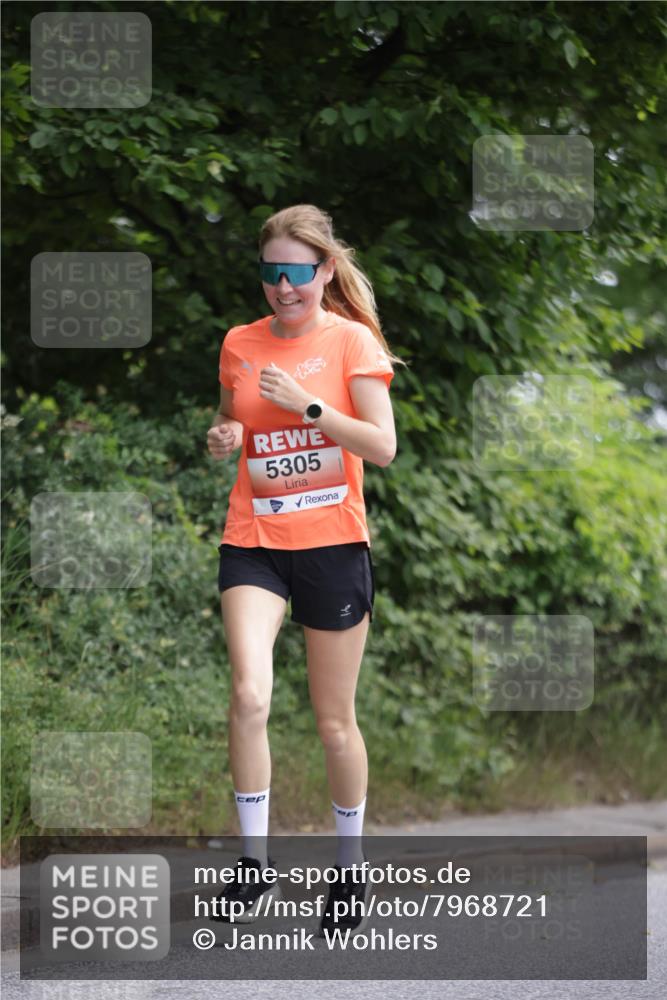 15.06.2025 - REWE Women's Run Jannik Wohlers http://msf.ph/oto/7968721 15.06.2025 10:03:56 Laufen 5305 meine-sportfotos.de
