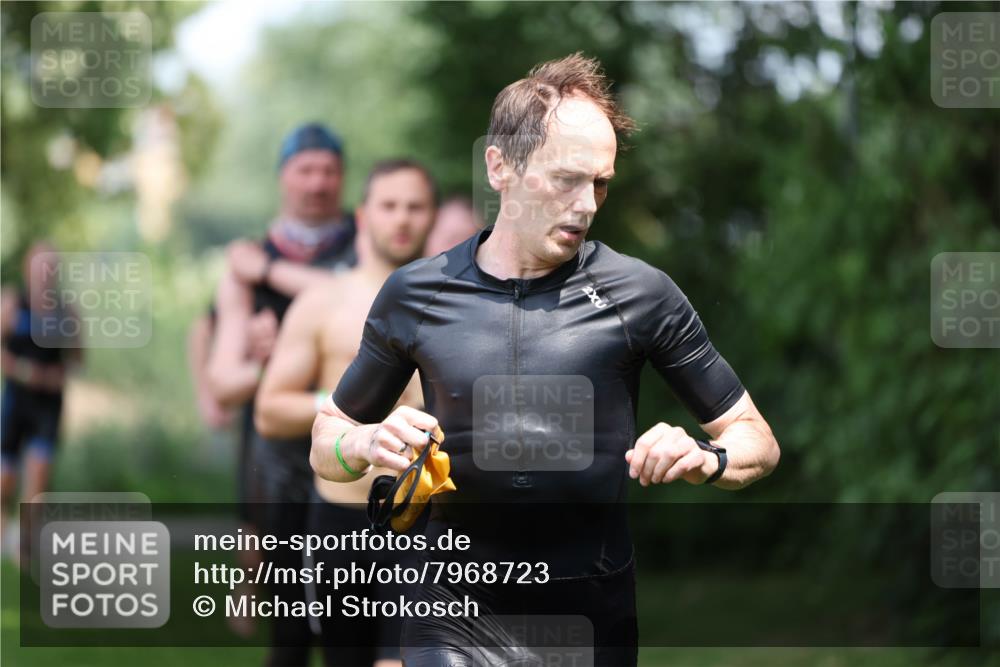 15.06.2025 - 7 Türme Triathlon Michael Strokosch http://msf.ph/oto/7968723 15.06.2025 12:55:19 Schwimmen 727, 745, 769, 772, 784, 792, 797, 801, 846, 859, 865, 927, 950, 952, 955, 1011, 1019, 1075, 1152 meine-sportfotos.de