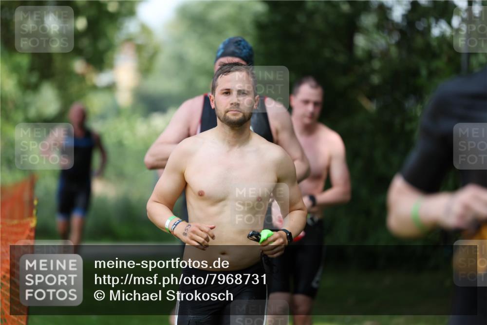 15.06.2025 - 7 Türme Triathlon Michael Strokosch http://msf.ph/oto/7968731 15.06.2025 12:55:20 Schwimmen 727, 745, 769, 772, 784, 792, 797, 801, 846, 859, 865, 927, 950, 952, 955, 1011, 1019, 1075, 1152, 1169 meine-sportfotos.de