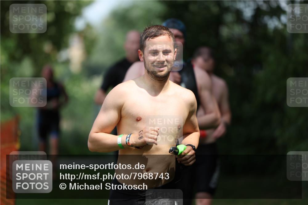 15.06.2025 - 7 Türme Triathlon Michael Strokosch http://msf.ph/oto/7968743 15.06.2025 12:55:20 Schwimmen 727, 745, 769, 772, 784, 792, 797, 801, 846, 859, 865, 927, 950, 952, 955, 1011, 1019, 1075, 1152, 1169 meine-sportfotos.de