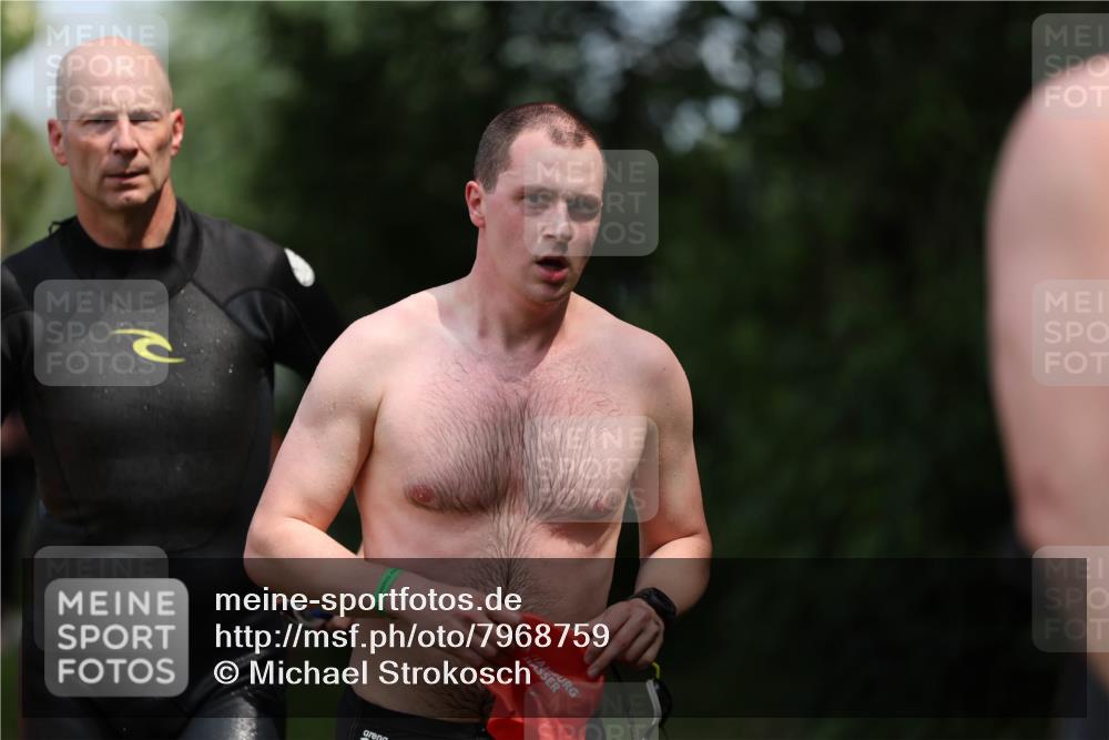 15.06.2025 - 7 Türme Triathlon Michael Strokosch http://msf.ph/oto/7968759 15.06.2025 12:55:22 Schwimmen 727, 745, 763, 769, 772, 784, 792, 797, 801, 846, 859, 865, 927, 950, 952, 955, 1011, 1019, 1029, 1075, 1152, 1169 meine-sportfotos.de