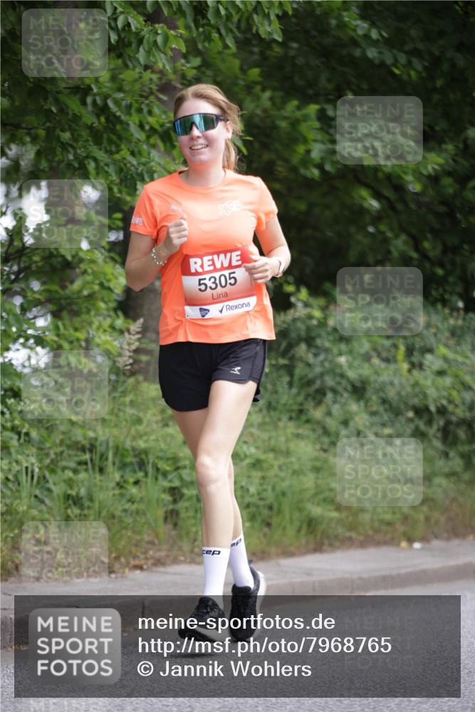 15.06.2025 - REWE Women's Run Jannik Wohlers http://msf.ph/oto/7968765 15.06.2025 10:03:58 Laufen 5305 meine-sportfotos.de