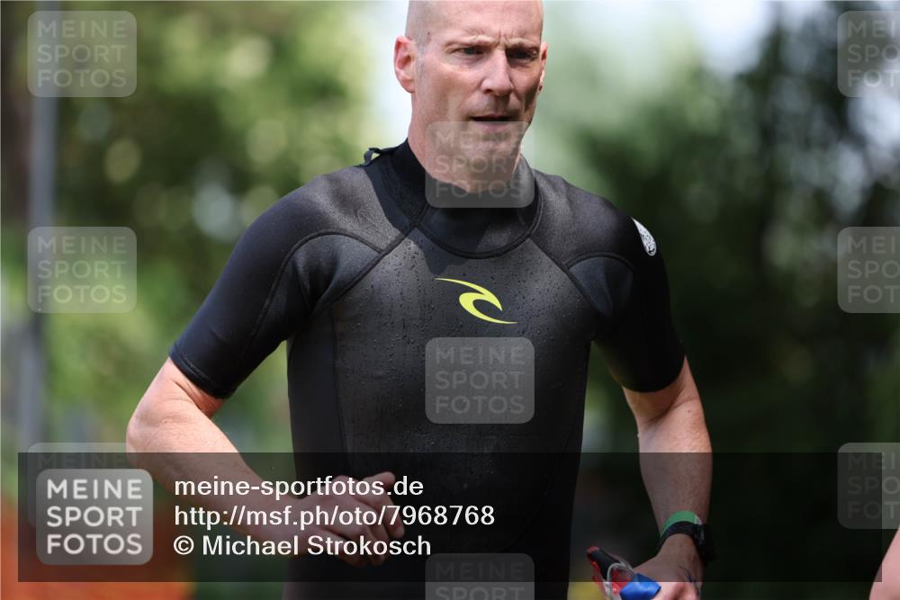 15.06.2025 - 7 Türme Triathlon Michael Strokosch http://msf.ph/oto/7968768 15.06.2025 12:55:23 Schwimmen 727, 745, 763, 769, 772, 784, 792, 797, 801, 805, 846, 859, 865, 927, 950, 952, 955, 1011, 1019, 1029, 1075, 1152, 1169 meine-sportfotos.de