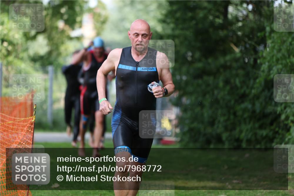 15.06.2025 - 7 Türme Triathlon Michael Strokosch http://msf.ph/oto/7968772 15.06.2025 12:55:24 Schwimmen 727, 745, 763, 769, 772, 784, 792, 797, 801, 805, 846, 859, 865, 879, 927, 952, 955, 1011, 1019, 1029, 1075, 1152, 1169 meine-sportfotos.de