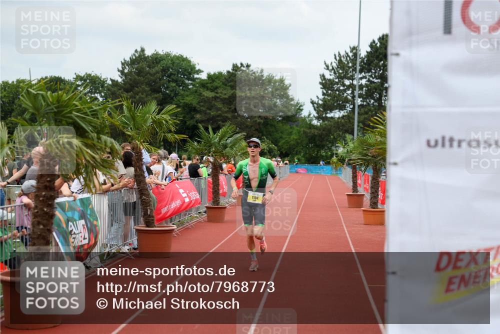 15.06.2025 - 7 Türme Triathlon Michael Strokosch http://msf.ph/oto/7968773 15.06.2025 13:47:33 Ziel 1104 meine-sportfotos.de