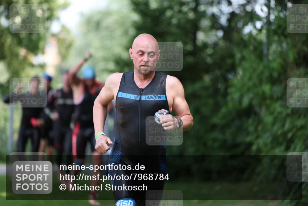 15.06.2025 - 7 Türme Triathlon Michael Strokosch http://msf.ph/oto/7968784 15.06.2025 12:55:25 Schwimmen 727, 745, 763, 769, 772, 784, 792, 797, 801, 805, 859, 865, 879, 927, 955, 1011, 1019, 1029, 1075, 1152, 1169 meine-sportfotos.de