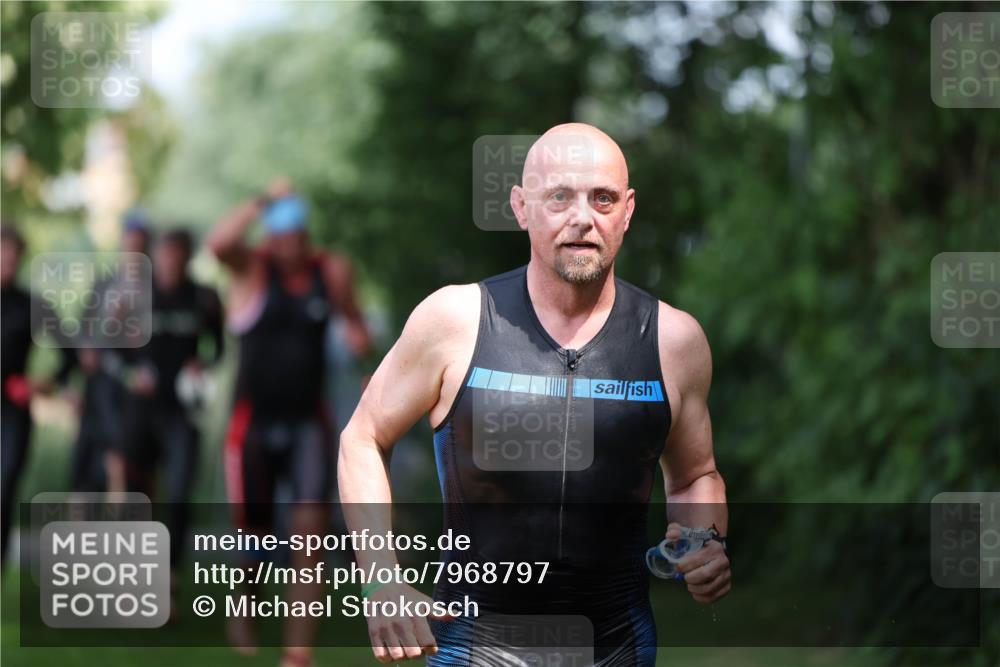 15.06.2025 - 7 Türme Triathlon Michael Strokosch http://msf.ph/oto/7968797 15.06.2025 12:55:26 Schwimmen 727, 745, 763, 769, 772, 784, 792, 797, 801, 805, 859, 865, 879, 927, 955, 1011, 1019, 1029, 1075, 1152, 1169 meine-sportfotos.de