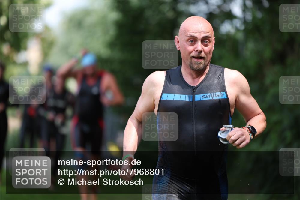 15.06.2025 - 7 Türme Triathlon Michael Strokosch http://msf.ph/oto/7968801 15.06.2025 12:55:26 Schwimmen 727, 745, 763, 769, 772, 784, 792, 797, 801, 805, 859, 865, 879, 927, 955, 1011, 1019, 1029, 1075, 1152, 1169 meine-sportfotos.de