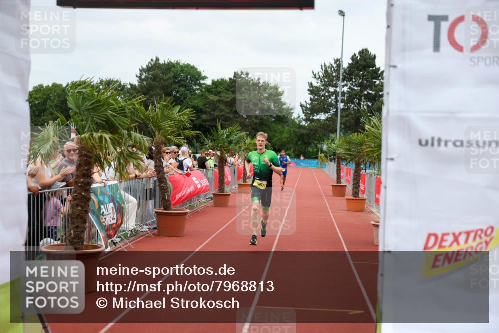 15.06.2025 - 7 Türme Triathlon Michael Strokosch http://msf.ph/oto/7968813 15.06.2025 13:47:53 Ziel 1182 meine-sportfotos.de