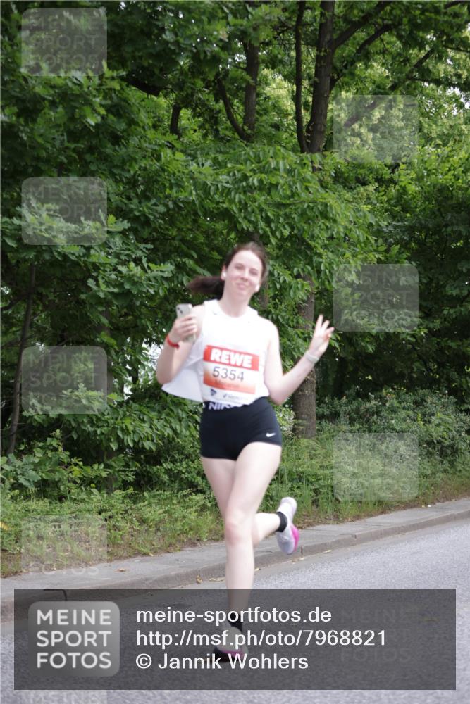 15.06.2025 - REWE Women's Run Jannik Wohlers http://msf.ph/oto/7968821 15.06.2025 10:04:00 Laufen 5354 meine-sportfotos.de