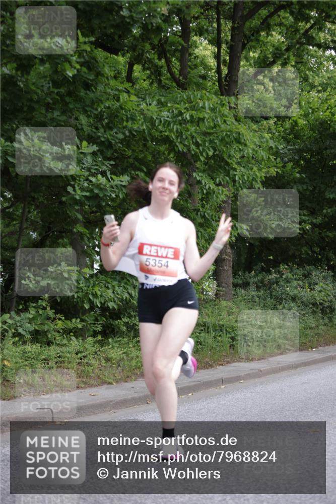 15.06.2025 - REWE Women's Run Jannik Wohlers http://msf.ph/oto/7968824 15.06.2025 10:04:00 Laufen 5354 meine-sportfotos.de
