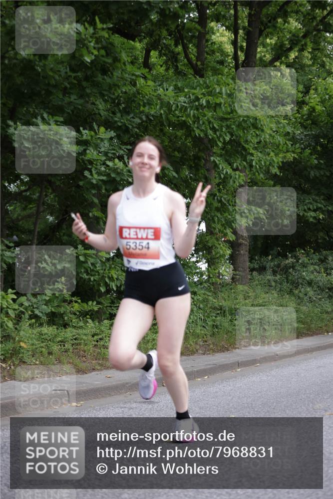 15.06.2025 - REWE Women's Run Jannik Wohlers http://msf.ph/oto/7968831 15.06.2025 10:04:00 Laufen 5354 meine-sportfotos.de