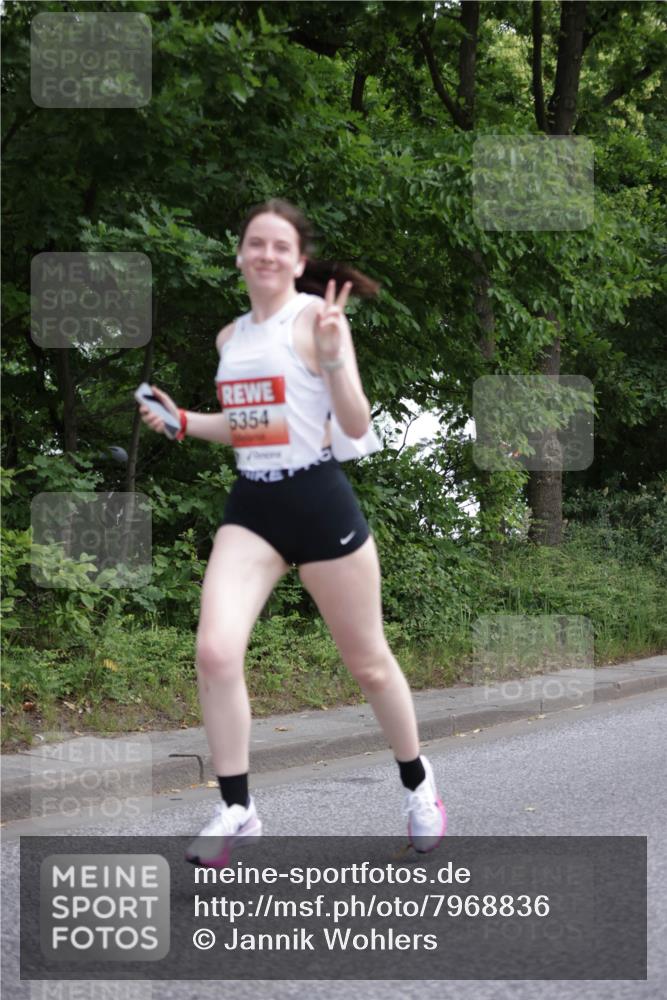 15.06.2025 - REWE Women's Run Jannik Wohlers http://msf.ph/oto/7968836 15.06.2025 10:04:00 Laufen 5354 meine-sportfotos.de