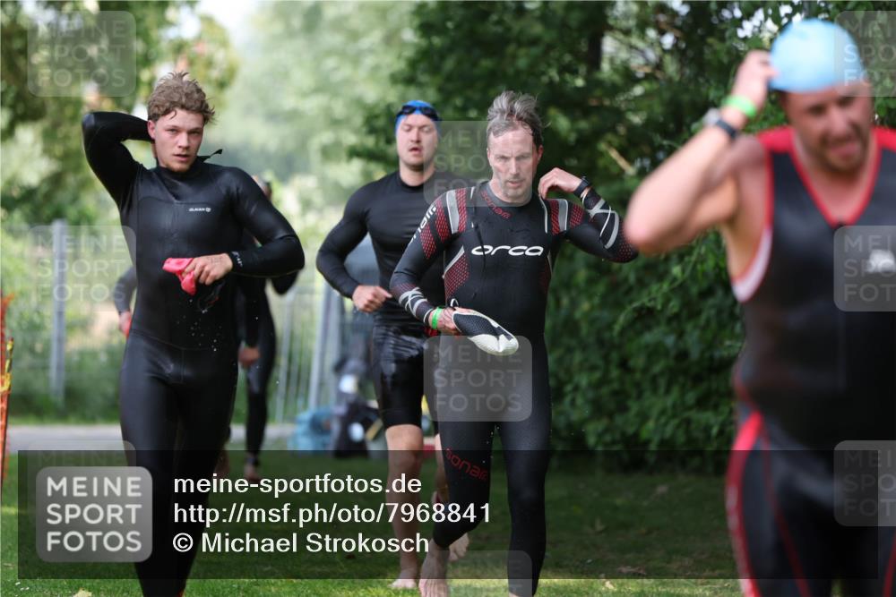 15.06.2025 - 7 Türme Triathlon Michael Strokosch http://msf.ph/oto/7968841 15.06.2025 12:55:29 Schwimmen 727, 745, 755, 763, 769, 772, 784, 792, 797, 801, 805, 859, 879, 919, 927, 955, 1011, 1029, 1075, 1169 meine-sportfotos.de