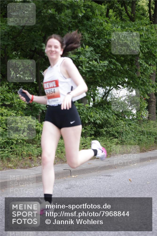 15.06.2025 - REWE Women's Run Jannik Wohlers http://msf.ph/oto/7968844 15.06.2025 10:04:00 Laufen 5354 meine-sportfotos.de