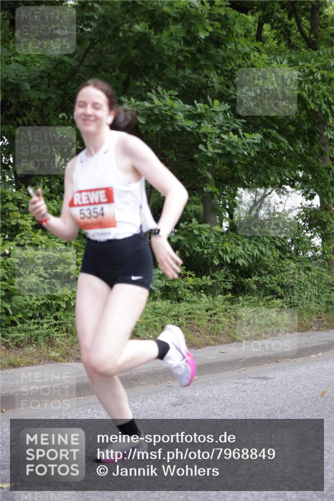 15.06.2025 - REWE Women's Run Jannik Wohlers http://msf.ph/oto/7968849 15.06.2025 10:04:00 Laufen 5354 meine-sportfotos.de