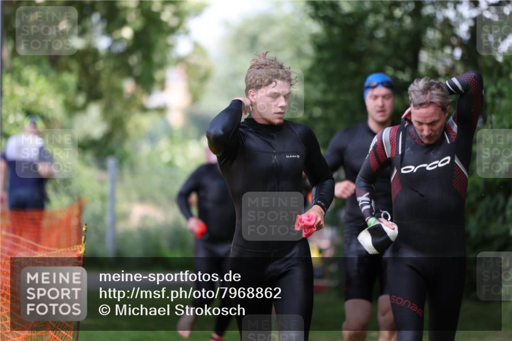 15.06.2025 - 7 Türme Triathlon Michael Strokosch http://msf.ph/oto/7968862 15.06.2025 12:55:30 Schwimmen 727, 745, 755, 763, 769, 784, 792, 797, 801, 805, 859, 877, 879, 919, 927, 955, 1011, 1029, 1075, 1169 meine-sportfotos.de