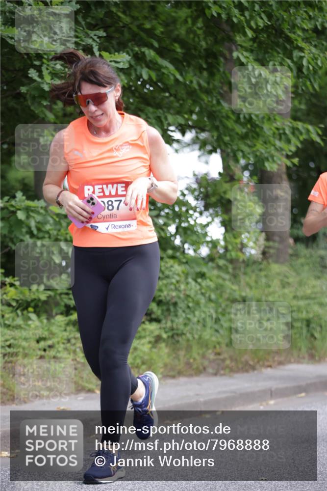 15.06.2025 - REWE Women's Run Jannik Wohlers http://msf.ph/oto/7968888 15.06.2025 10:04:03 Laufen 98740 meine-sportfotos.de