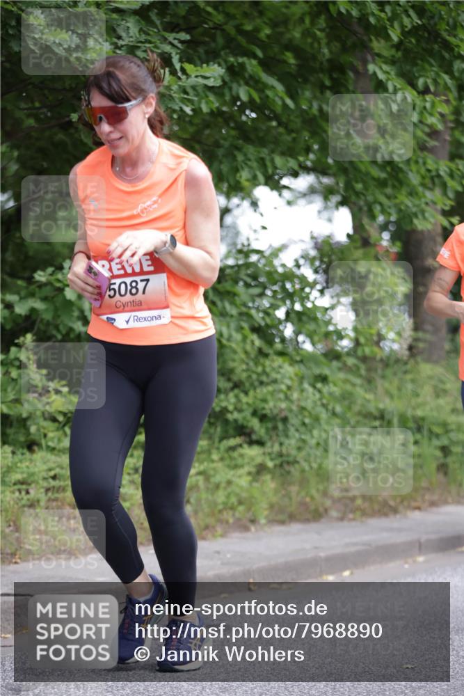 15.06.2025 - REWE Women's Run Jannik Wohlers http://msf.ph/oto/7968890 15.06.2025 10:04:03 Laufen 5087 meine-sportfotos.de