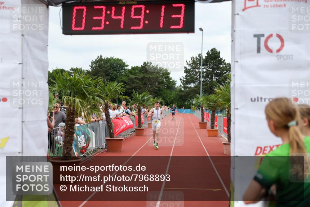 15.06.2025 - 7 Türme Triathlon Michael Strokosch http://msf.ph/oto/7968893 15.06.2025 13:49:12 Ziel 1016 meine-sportfotos.de
