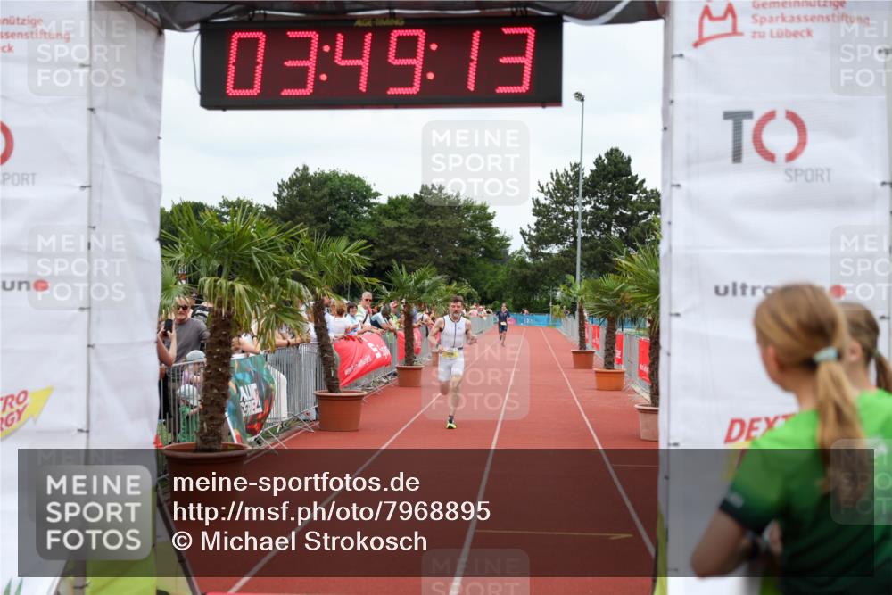 15.06.2025 - 7 Türme Triathlon Michael Strokosch http://msf.ph/oto/7968895 15.06.2025 13:49:13 Ziel 1016 meine-sportfotos.de