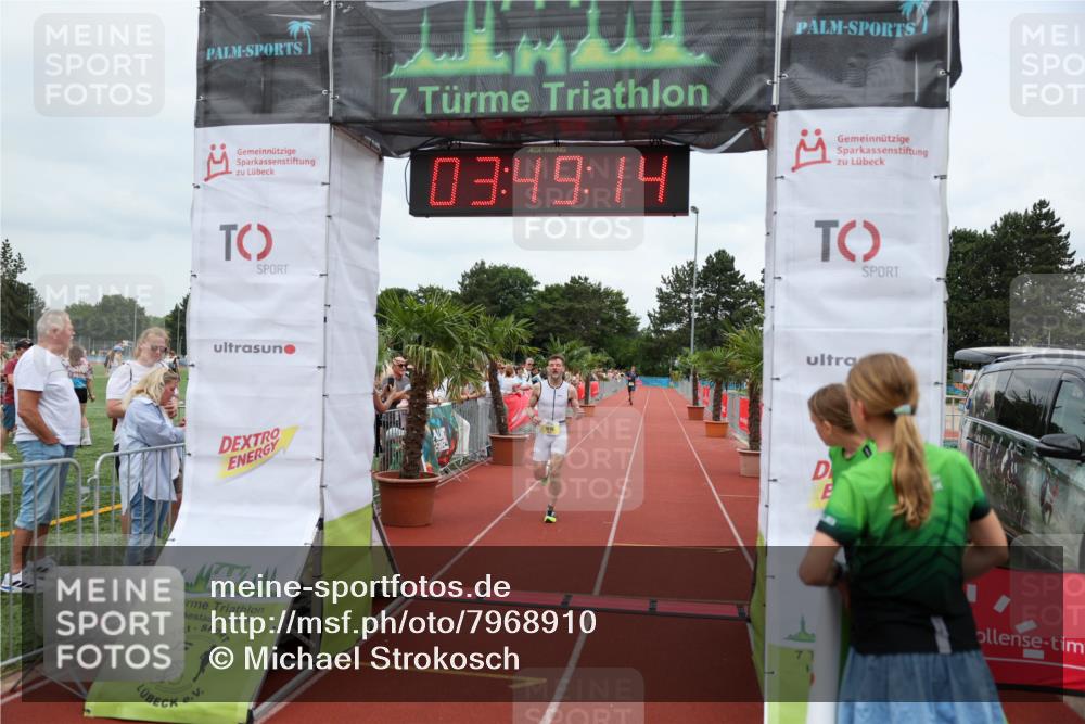15.06.2025 - 7 Türme Triathlon Michael Strokosch http://msf.ph/oto/7968910 15.06.2025 13:49:14 Ziel 1016 meine-sportfotos.de