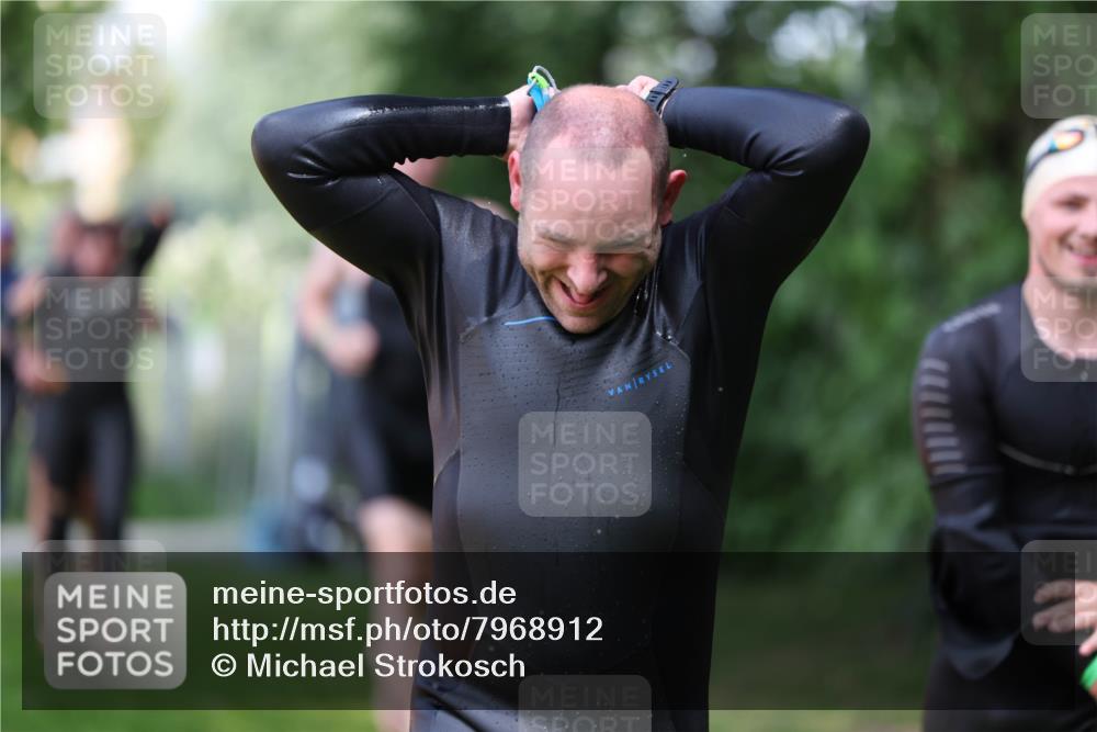 15.06.2025 - 7 Türme Triathlon Michael Strokosch http://msf.ph/oto/7968912 15.06.2025 12:55:34 Schwimmen 727, 755, 763, 769, 784, 792, 797, 805, 877, 879, 919, 927, 955, 1011, 1023, 1029, 1071, 1075, 1169 meine-sportfotos.de