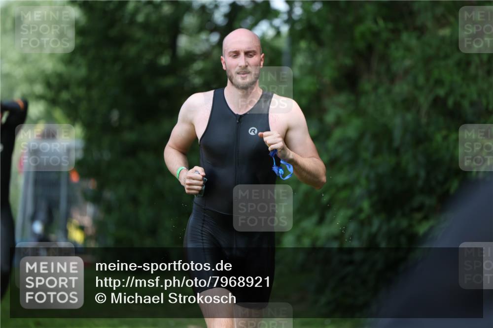 15.06.2025 - 7 Türme Triathlon Michael Strokosch http://msf.ph/oto/7968921 15.06.2025 12:55:36 Schwimmen 755, 763, 769, 784, 792, 797, 805, 877, 879, 919, 927, 955, 1011, 1023, 1029, 1071, 1075, 1144, 1169 meine-sportfotos.de