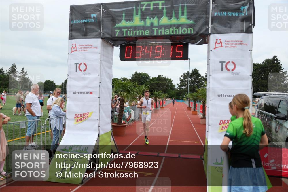 15.06.2025 - 7 Türme Triathlon Michael Strokosch http://msf.ph/oto/7968923 15.06.2025 13:49:15 Ziel 1016 meine-sportfotos.de