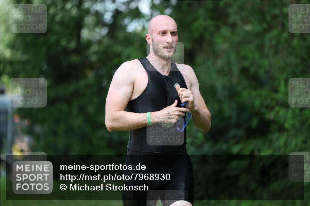 15.06.2025 - 7 Türme Triathlon Michael Strokosch http://msf.ph/oto/7968930 15.06.2025 12:55:36 Schwimmen 755, 763, 769, 784, 792, 797, 805, 877, 879, 919, 927, 955, 1011, 1023, 1029, 1071, 1075, 1144, 1169 meine-sportfotos.de