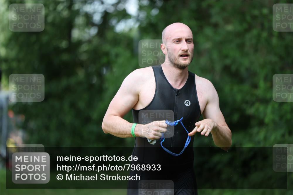 15.06.2025 - 7 Türme Triathlon Michael Strokosch http://msf.ph/oto/7968933 15.06.2025 12:55:36 Schwimmen 755, 763, 769, 784, 792, 797, 805, 877, 879, 919, 927, 955, 1011, 1023, 1029, 1071, 1075, 1144, 1169 meine-sportfotos.de