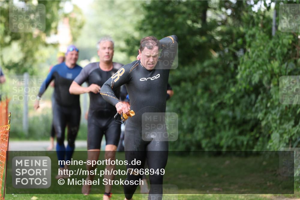 15.06.2025 - 7 Türme Triathlon Michael Strokosch http://msf.ph/oto/7968949 15.06.2025 12:55:37 Schwimmen 755, 763, 784, 792, 797, 805, 877, 879, 919, 927, 955, 1011, 1023, 1029, 1071, 1075, 1144, 1169 meine-sportfotos.de
