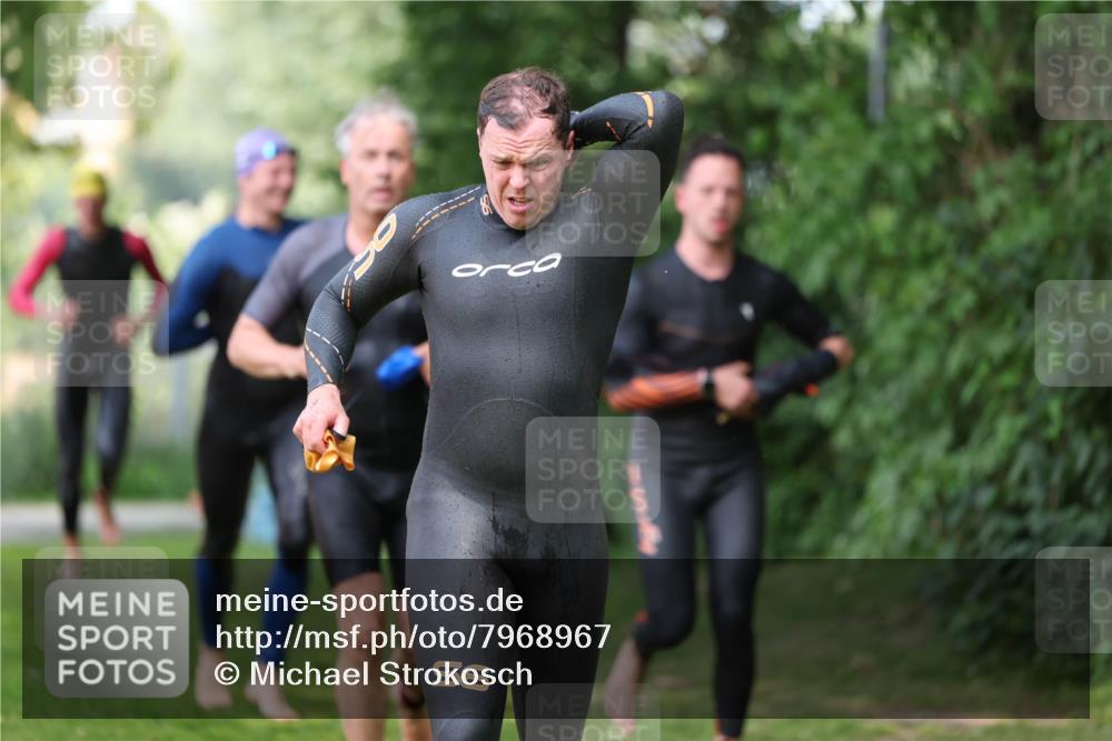 15.06.2025 - 7 Türme Triathlon Michael Strokosch http://msf.ph/oto/7968967 15.06.2025 12:55:38 Schwimmen 755, 763, 784, 792, 797, 805, 877, 879, 919, 927, 955, 1011, 1023, 1029, 1071, 1075, 1144, 1169 meine-sportfotos.de