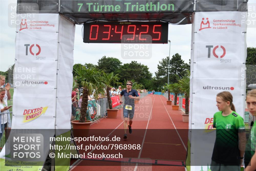 15.06.2025 - 7 Türme Triathlon Michael Strokosch http://msf.ph/oto/7968968 15.06.2025 13:49:24 Ziel 940 meine-sportfotos.de